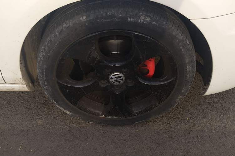Used Volkswagen Golf 2012 1.4 TSI Automatic Comfort Edition Right Front Wheel Hub