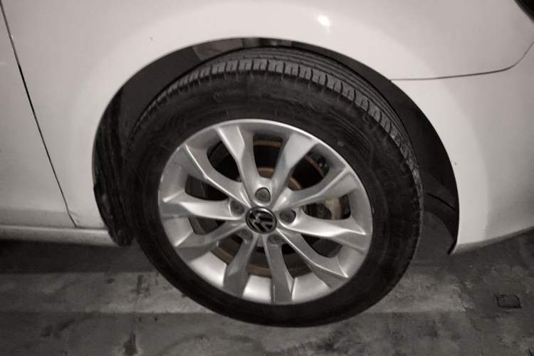 Used Volkswagen Golf 2012 1.6L Automatic Comfort Model Right Front Wheel Hub