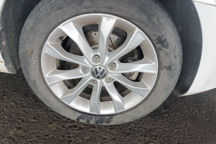 Used Volkswagen Golf 2012 1.6L Automatic Comfort Model Right Front Wheel Hub