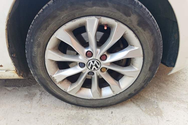 Used Volkswagen Golf 2012 1.6 Manual Comfort Edition Right Front Wheel Hub