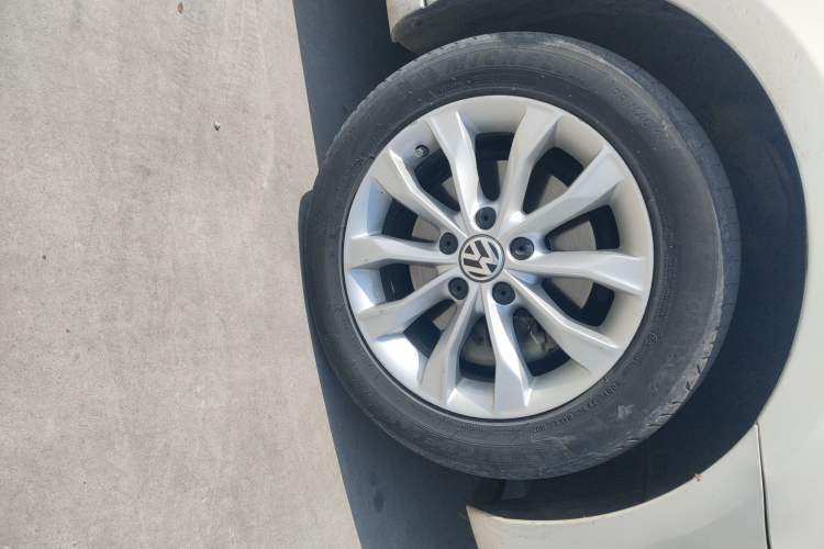 Used Volkswagen Golf 2012 1.4 TSI Manual Comfort Edition Right Front Wheel Hub