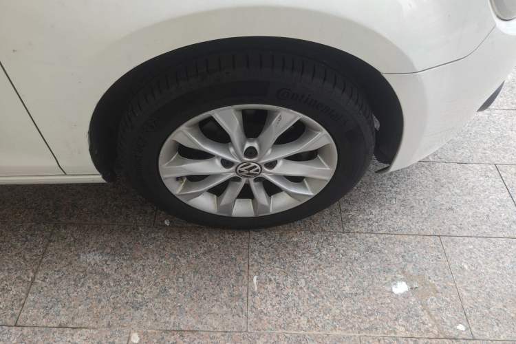 Used Volkswagen Golf 2012 1.6L Automatic Comfort Model Right Front Wheel Hub