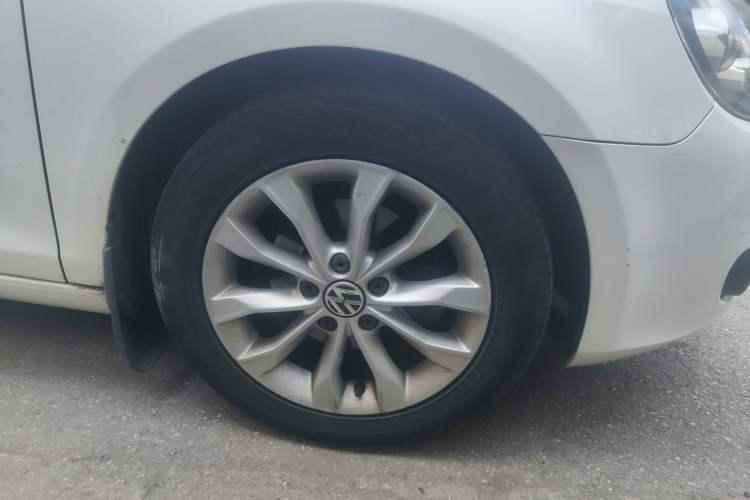 Used Volkswagen Golf 2012 1.6L Automatic Comfort Model Right Front Wheel Hub