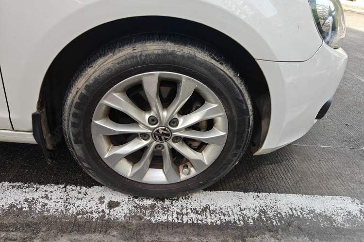 Used Volkswagen Golf 2012 1.4 TSI Automatic Comfort Edition Right Front Wheel Hub