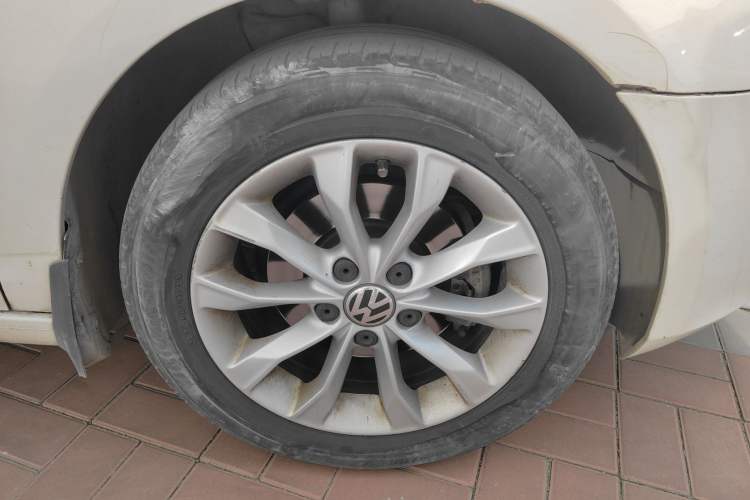 Used Volkswagen Golf 2012 1.6 Manual Comfort Edition Right Front Wheel Hub