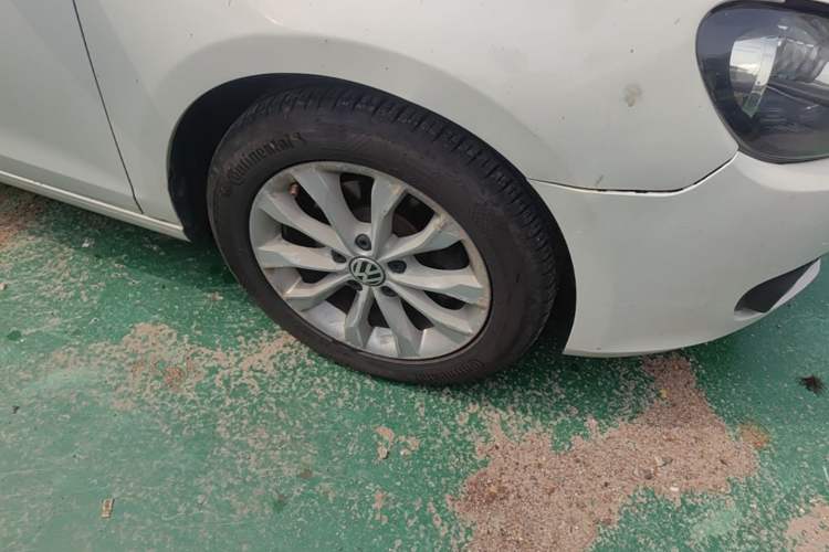 Used Volkswagen Golf 2012 1.6L Automatic Comfort Model Right Front Wheel Hub