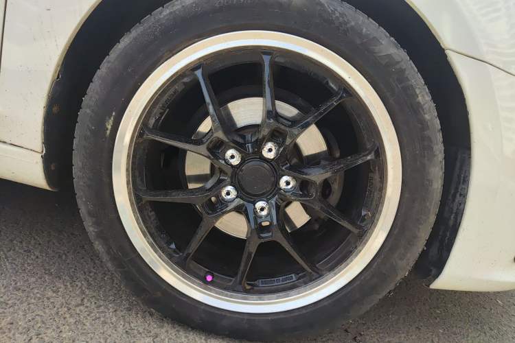 Used Volkswagen Golf 2012 1.6 Manual Comfort Edition Right Front Wheel Hub