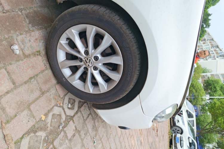 Used Volkswagen Golf 2012 1.4 TSI Automatic Comfort Edition Right Front Wheel Hub