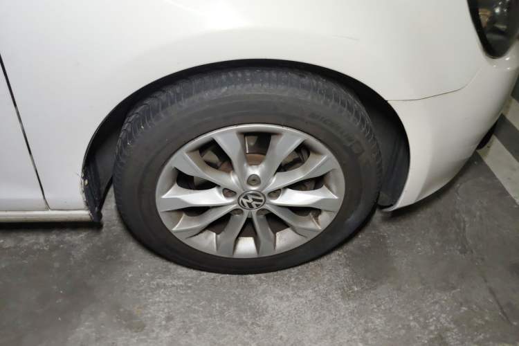 Used Volkswagen Golf 2012 1.6L Automatic Comfort Model Right Front Wheel Hub