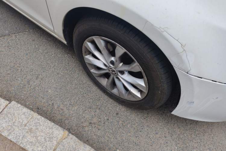 Used Volkswagen Golf 2012 1.6L Automatic Comfort Model Right Front Wheel Hub