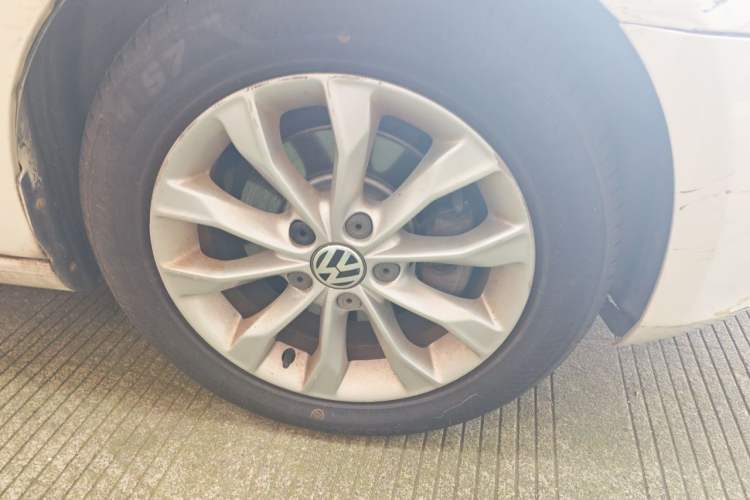 Used Volkswagen Golf 2012 1.6L Automatic Comfort Model Right Front Wheel Hub