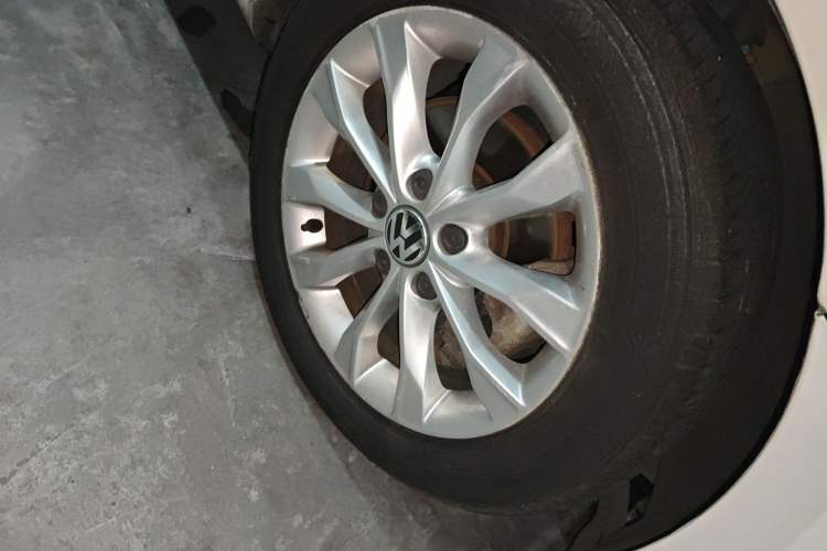 Used Volkswagen Golf 2012 1.4 TSI Automatic Comfort Edition Right Front Wheel Hub