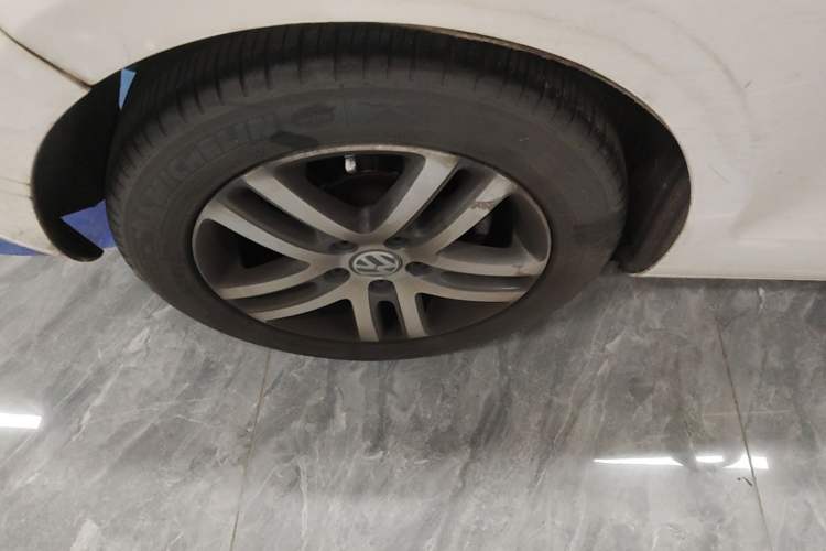 Used Volkswagen Golf 2012 1.4TSI Comfort Convertible Edition Right Rear Wheel Hub