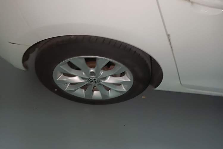 Used Volkswagen Golf 2012 1.4 TSI Automatic Comfort Edition Right Rear Wheel Hub