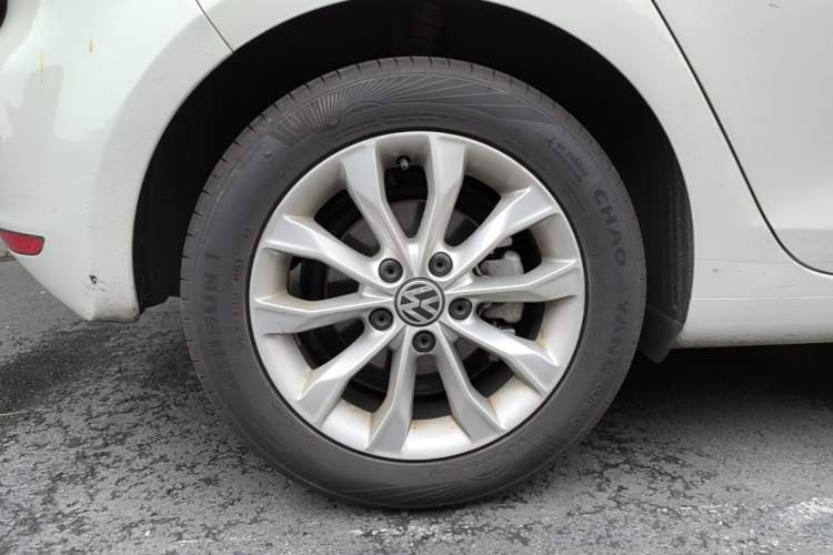 Used Volkswagen Golf 2012 1.4 TSI Automatic Comfort Edition Right Rear Wheel Hub
