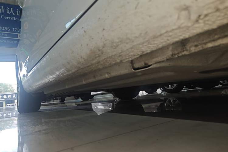 Used Volkswagen Golf 2012 1.4TSI Luxury Convertible Edition Right Side Sill