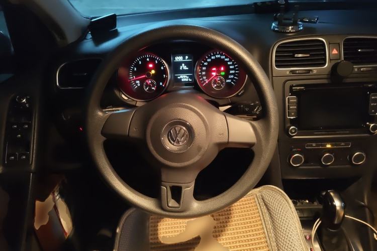 Used Volkswagen Golf 2012 1.6L Automatic Fashion Model Steering Wheel