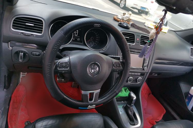 Used Volkswagen Golf 2012 1.4TSI Luxury Convertible Edition Steering Wheel