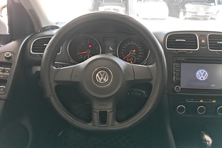 Used Volkswagen Golf 2012 1.6L Automatic Fashion Model Steering Wheel