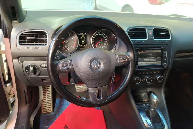 Used Volkswagen Golf 2012 1.4TSI Luxury Convertible Edition Steering Wheel