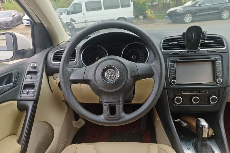 Used Volkswagen Golf 2012 1.6L Automatic Fashion Model Steering Wheel