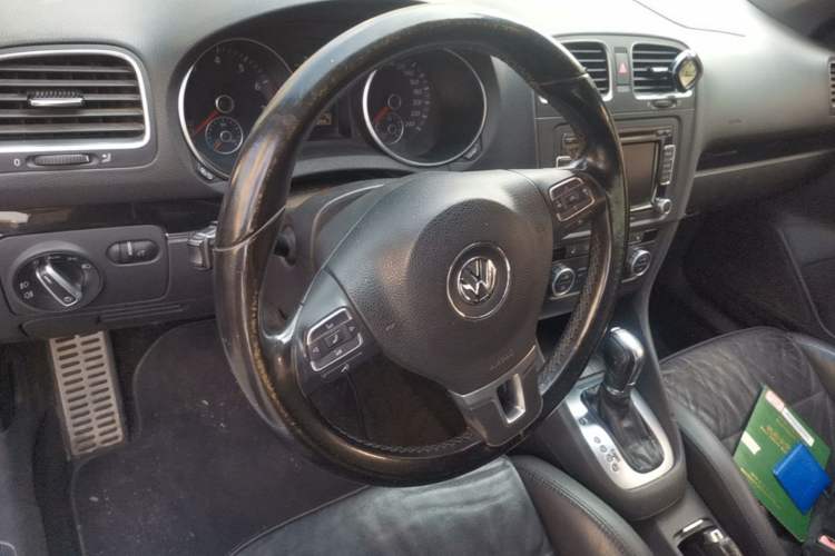 Used Volkswagen Golf 2012 1.4TSI Luxury Convertible Edition Steering Wheel