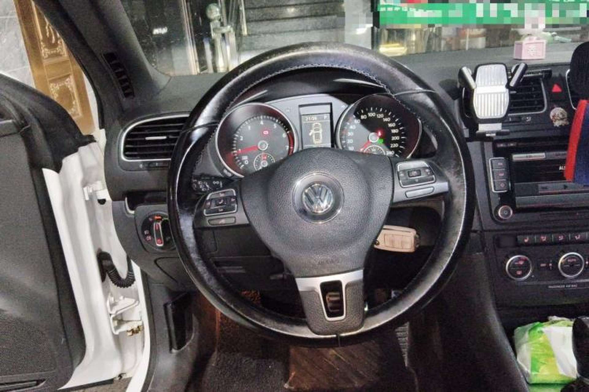 Used Volkswagen Golf 2012 1.4TSI Luxury Convertible Edition Steering Wheel