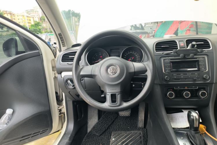 Used Volkswagen Golf 2012 1.6L Automatic Fashion Model Steering Wheel