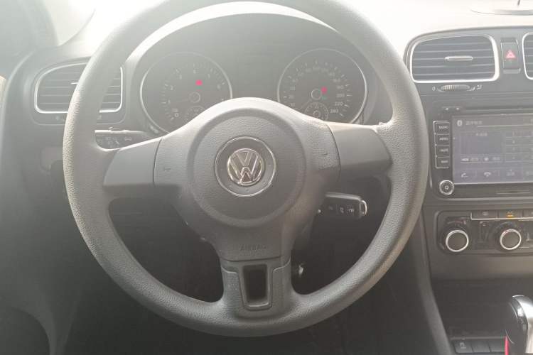 Used Volkswagen Golf 2012 1.6L Automatic Fashion Model Steering Wheel