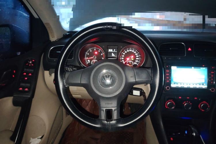 Used Volkswagen Golf 2012 1.6L Automatic Fashion Model Steering Wheel