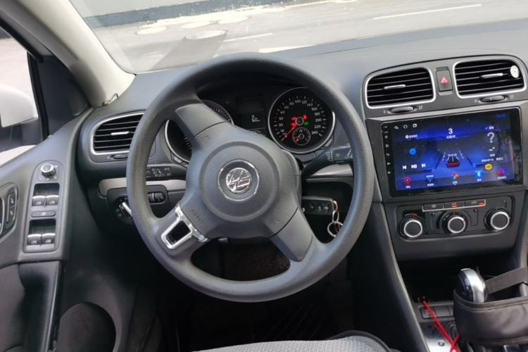 Used Volkswagen Golf 2012 1.6L Automatic Fashion Model Steering Wheel