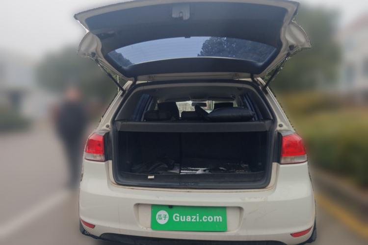 Used Volkswagen Golf 2012 1.6 Manual Fashion Edition Trunk