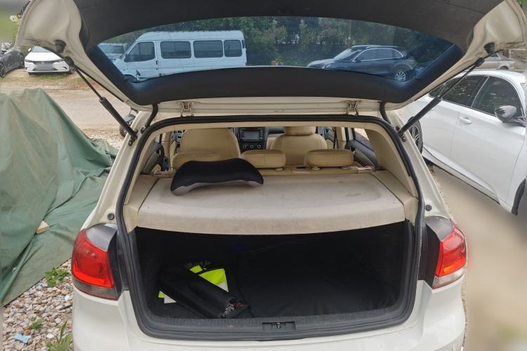 Used Volkswagen Golf 2012 1.6L Automatic Fashion Model Trunk