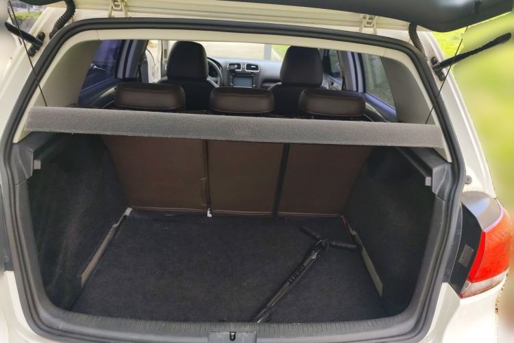 Used Volkswagen Golf 2012 1.6 Manual Fashion Edition Trunk