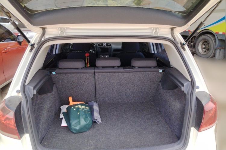 Used Volkswagen Golf 2012 1.6L Automatic Comfort Model Trunk