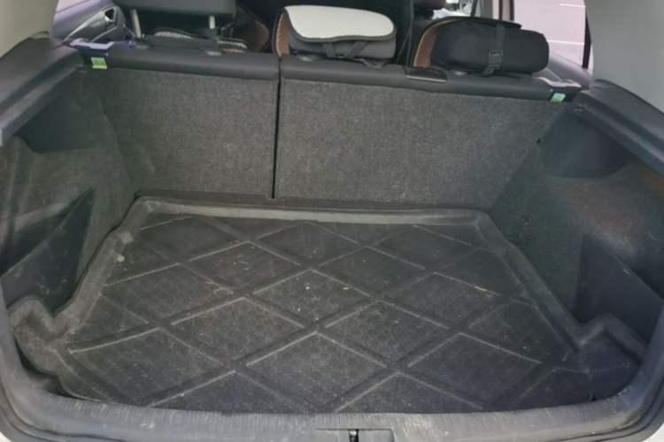 Used Volkswagen Golf 2012 1.6L Automatic Fashion Model Trunk