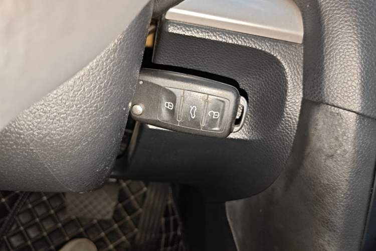 Used Volkswagen Golf 2012 1.6L Automatic Fashion Model Vehicle Key