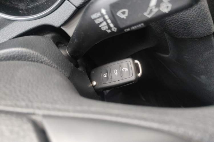 Used Volkswagen Golf 2012 1.6L Automatic Fashion Model Vehicle Key