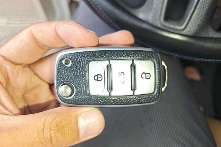 Used Volkswagen Golf 2012 1.6L Automatic Fashion Model Vehicle Key