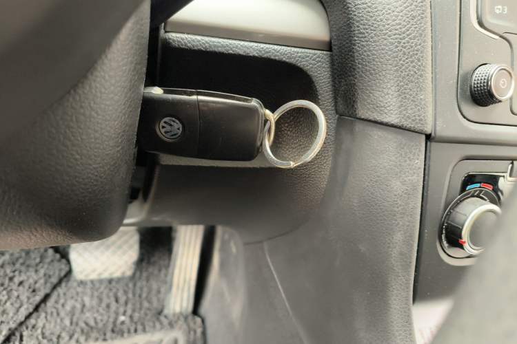 Used Volkswagen Golf 2012 1.6L Automatic Fashion Model Vehicle Key