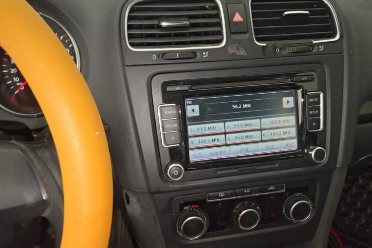 Used Volkswagen Golf 2012 1.4 TSI Automatic Comfort Edition Audio And AC Panel