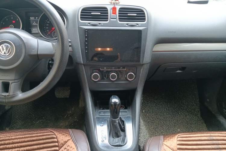 Used Volkswagen Golf 2012 1.6L Automatic Fashion Model Audio And AC Panel