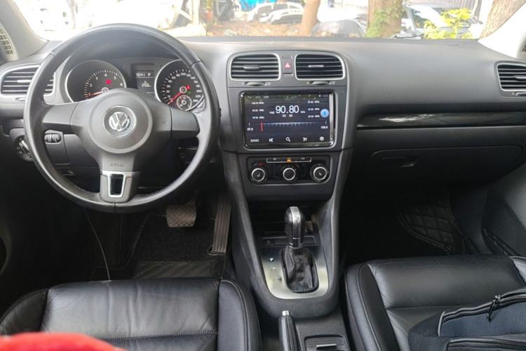 Used Volkswagen Golf 2012 1.4 TSI Automatic Comfort Edition Center Console