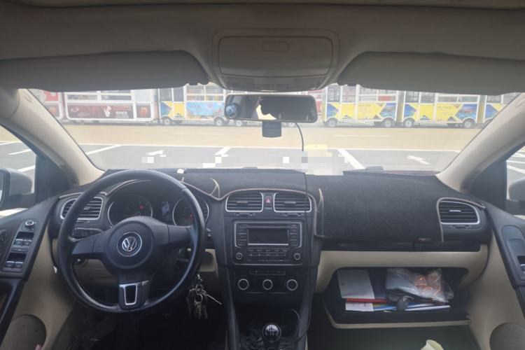 Used Volkswagen Golf 2012 1.6 Manual Comfort Edition Center Console