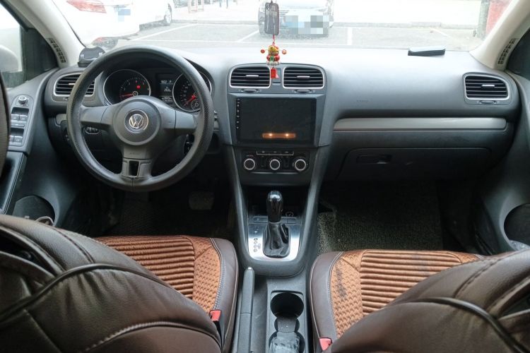 Used Volkswagen Golf 2012 1.6L Automatic Fashion Model Center Console