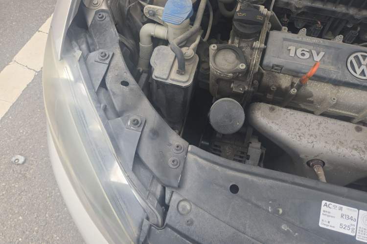 Used Volkswagen Golf 2012 1.6 Manual Comfort Edition Engine Bay Right