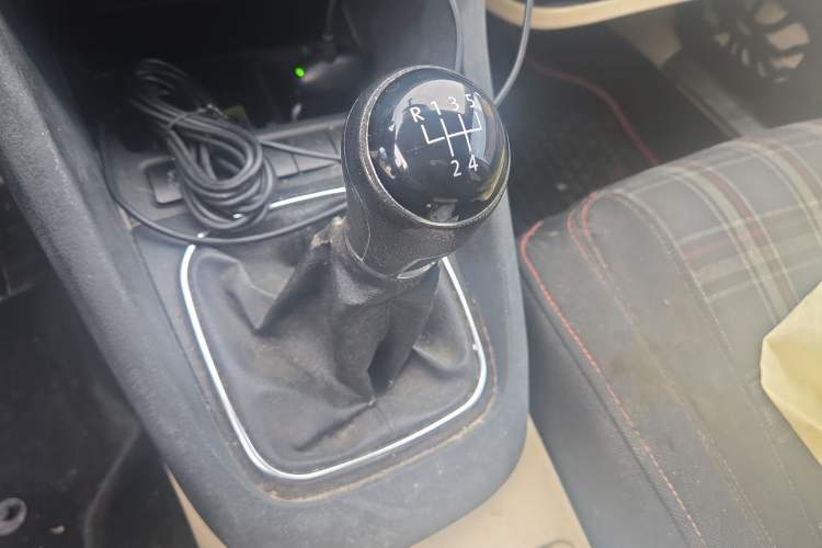 Used Volkswagen Golf 2012 1.6 Manual Comfort Edition Gear Lever