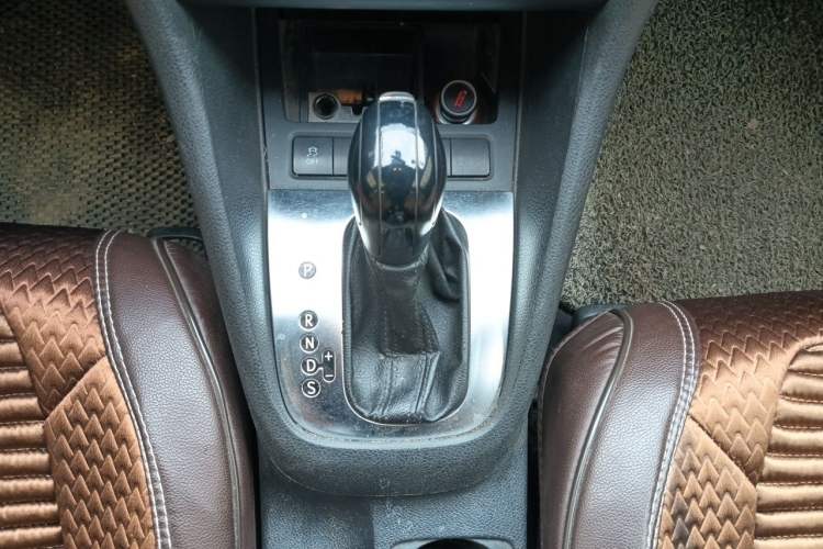 Used Volkswagen Golf 2012 1.6L Automatic Fashion Model Gear Lever