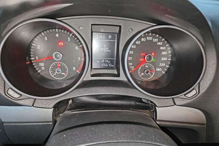 Used Volkswagen Golf 2012 1.6L Automatic Fashion Model Instrument Cluster