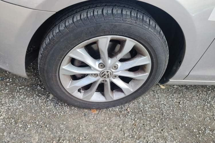 Used Volkswagen Golf 2012 1.4 TSI Automatic Comfort Edition Left Front Wheel Hub